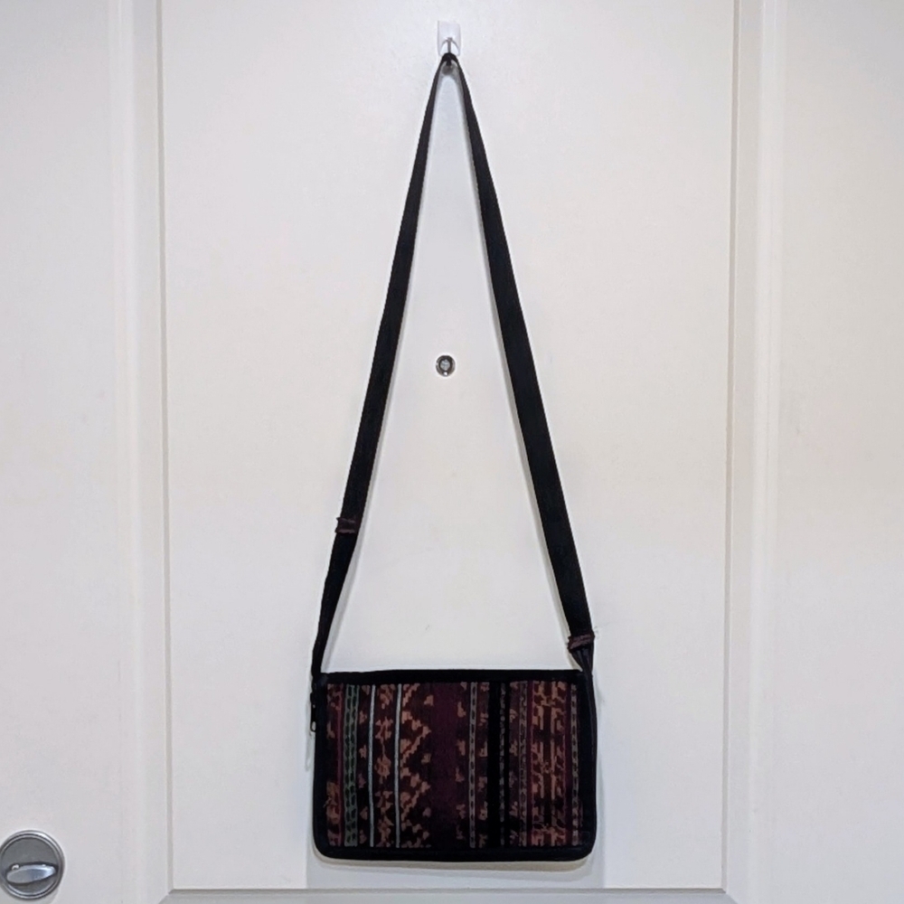 NWOT Beckwoman Super Unique Bottom Zip Crossbody Bag